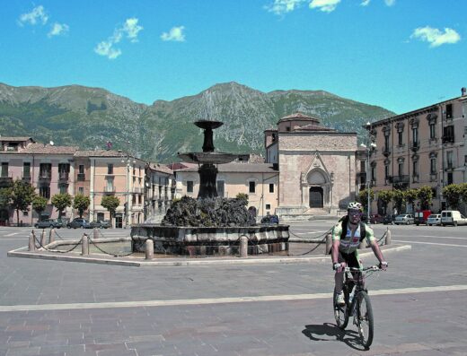 Sulmona tra l’incanto della Maiella e del Morrone